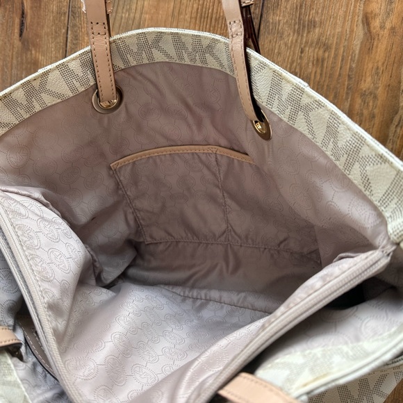 MICHAEL Michael Kors Jet Set Travel Tote Bag Ivory signature PVC - Picture 8 of 10